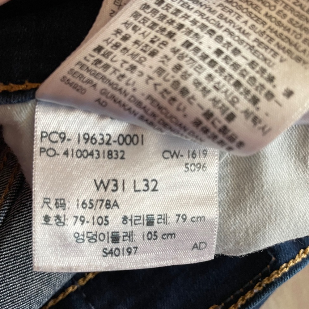 Levis - Picture 9 of 9